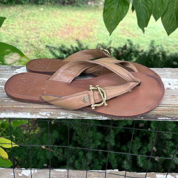 Tory Burch Leather Upper Brown Thong Sandals Gold Buckle Accent Logo size 9 - Picture 1 of 7
